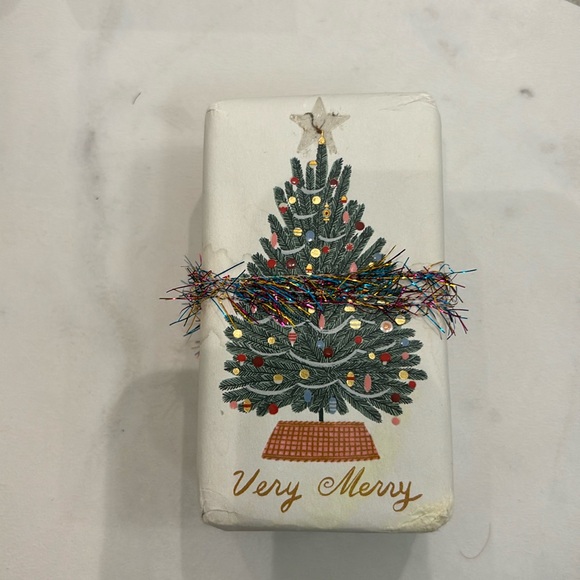 George & Viv holiday soaps + handcream - Picture 11 of 12